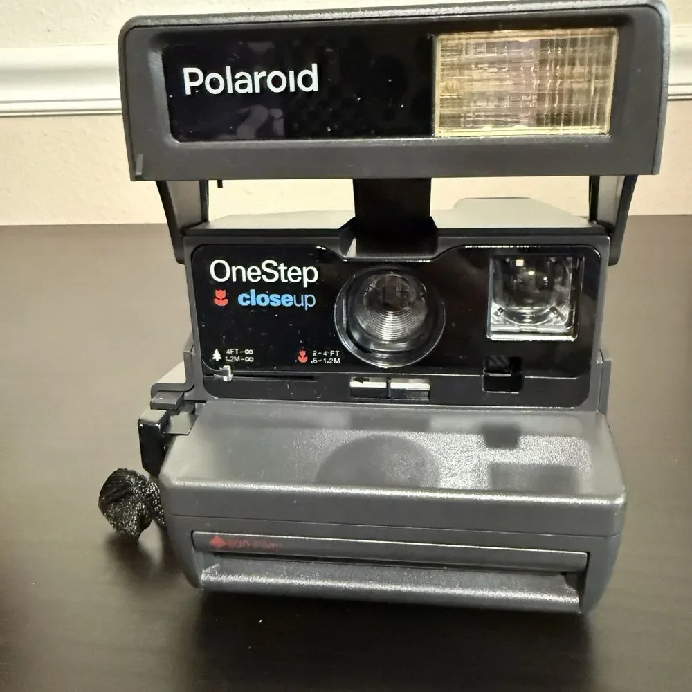 Polaroid 600 One Step Close Up Instant Camera‎ with Strap & Film New Open Box